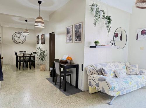 3BR For 7 Central AC & Laundry - Walk to Town