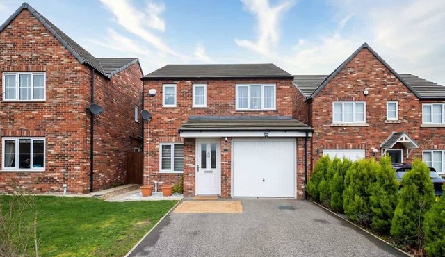 3BR Garden Home | Near Doncaster Centre