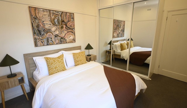 3BR Glen Iris Gem – Sleeps 7, Near Train & Freeway with WiFi and AC