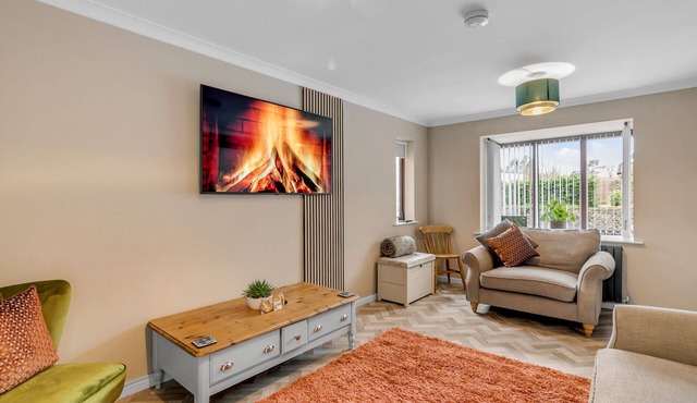 3BR Home | Parking | Dart Board | Pet Friendly