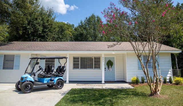 3BR includes GOLF CART! Close to the beach & downtown Ocean Springs! The Audrey