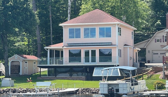 3br Lakefront Oasis in Shutesbury with gas fireplace and 180-deg views!