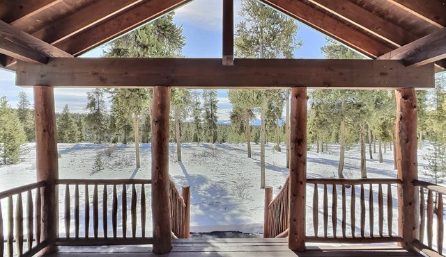 3BR Log Cabin in the Pines | Sleeps 6 | Fireplace