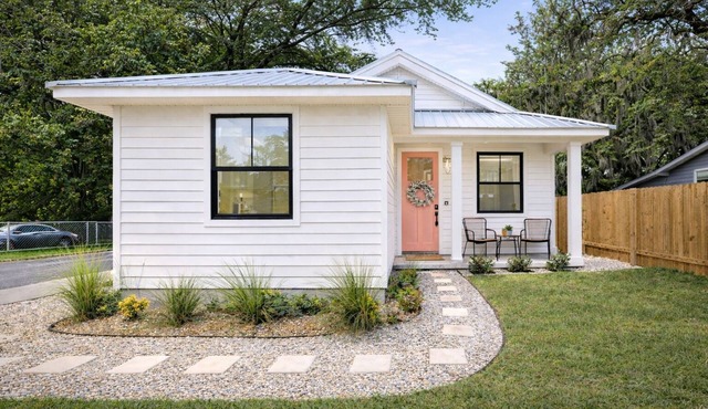3BR Modern Coastal Cottage 1 Mi to Downtown Coffee & Waffle Bar
