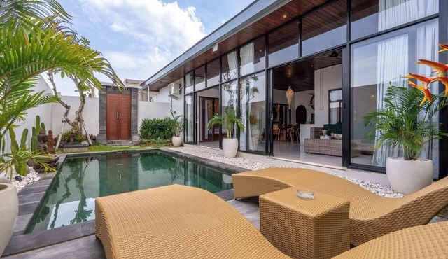 3BR Modern Luxury Villa | Walk to Beach and Cafés