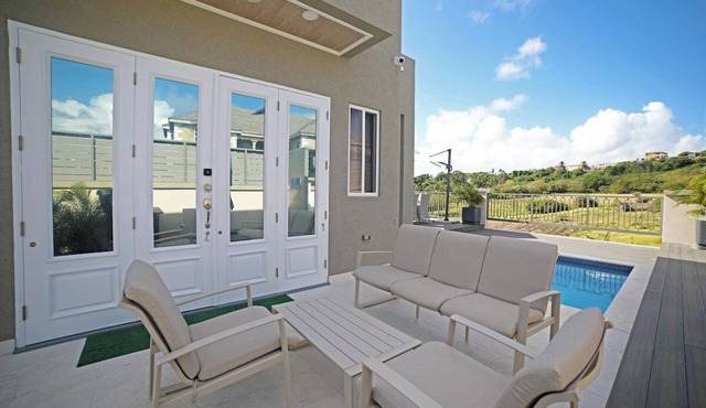 3BR Modern Villa w/Private Pool & Fire Pit