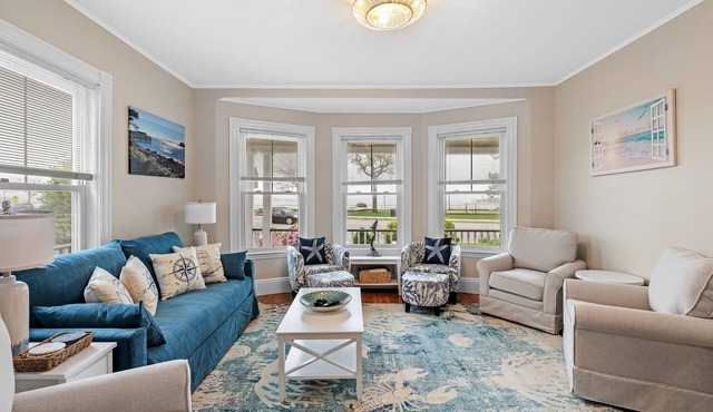 3BR Oceanview Townhouse on Boulevard I Walk to downtown l Sleeps 8
