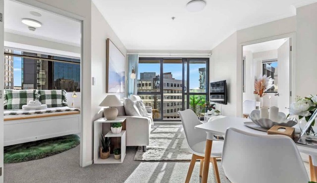 3BR Prime Spot, Walk Everywhere by Zodiak Stays