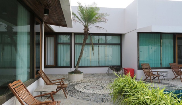 3BR Villa: Sleeps 7, Private Pool, Ideal for Families Near Central Festival