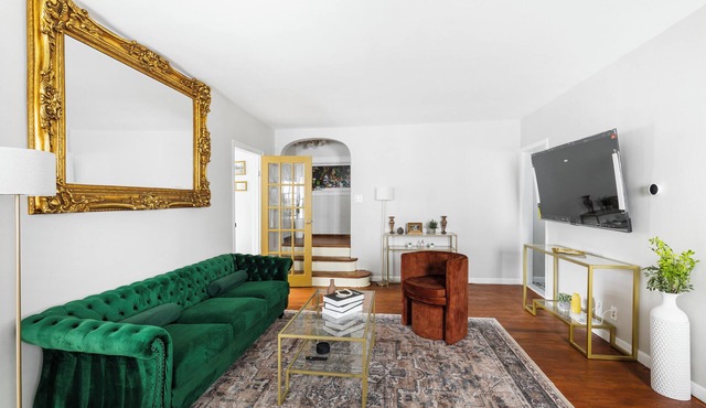 3BR w/Office+Basement/Utilities+Parking/Near LIRR