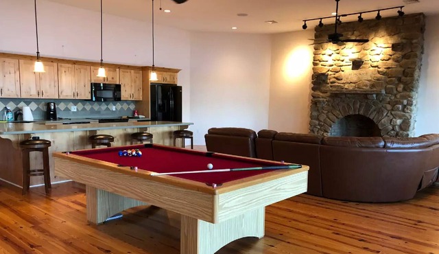 3BR Waterfront Adirondack styled Guest suite