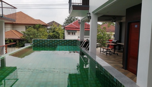 3BRs 5 BathRms with private pool in BKK, 3 km to metro ,9 km to BKK airport