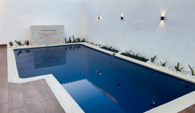 3min from Beach, Modern 3BD/3.5BA, Private Pool + A/C