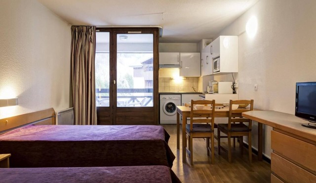 3rd floor, balcony, tv, ski locker, 28m², Brides Les Bains