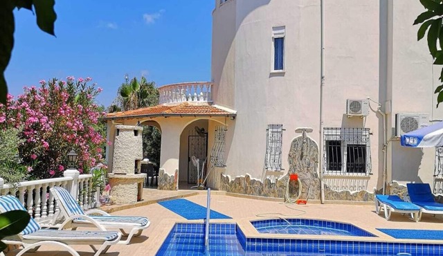 4+4 Villa Private Pool in Avsallar around 10 mins walk to town and beach.
