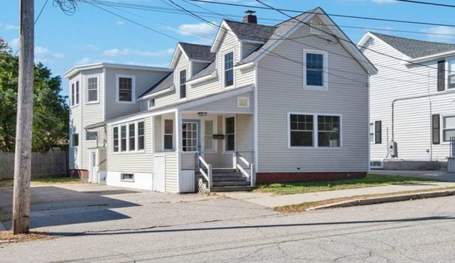 4 Bdr Vacation Rental - Walk to Beach