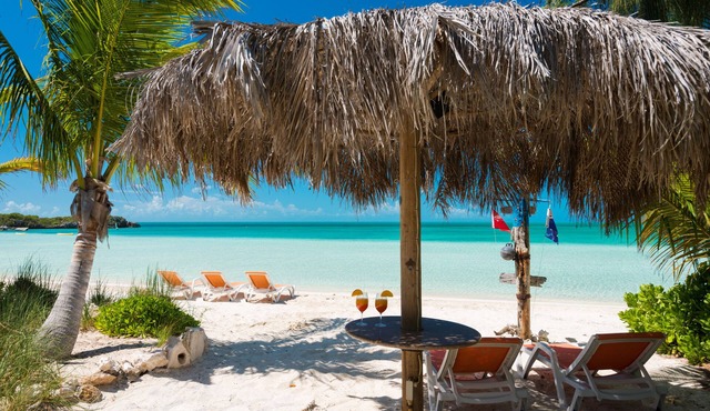 4 bdrm, 3 bath Beachfront Villa w/48 ft pool & Best Sunsets on the Island!