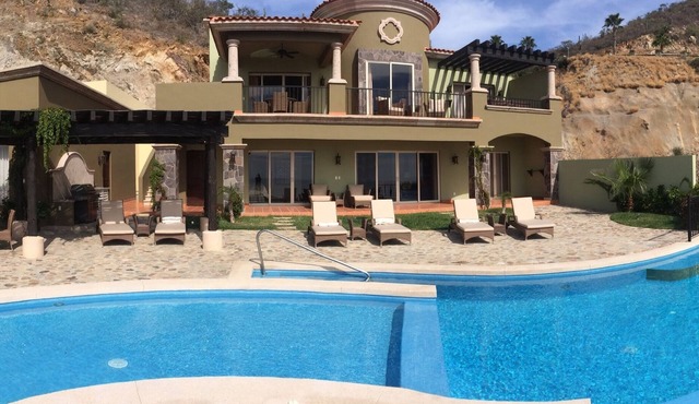 4 bdrm Villa-Gated Montecristo Estates