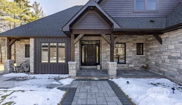 4 bed 3 bath cottage on Lake Simcoe, Southwest Exposure! Boathouse!