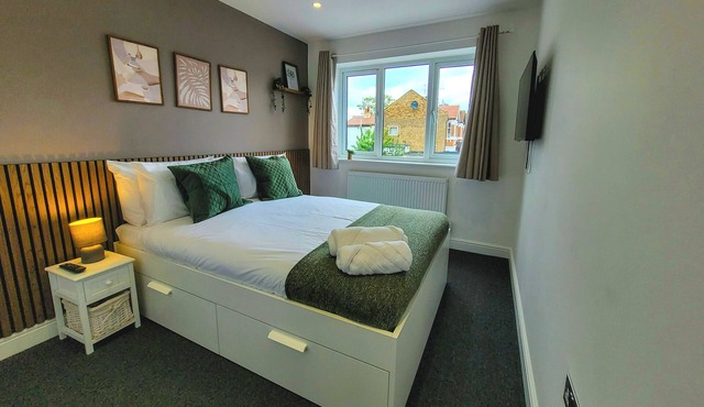 4 bed 2 bath spacious lovely house in Ilford London