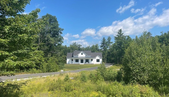4 bed, 3.5 bath house with a 3 car garage, steam shower and fireplace! NO PETS!
