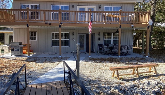 4 bed/3bath Lakefront Cabin with Dock! Ha-Ha Tonka State Park!