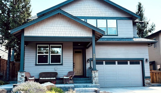 4 Bed/4 Bath walking distance to Old Mill, Deschutes River & Ampitheater