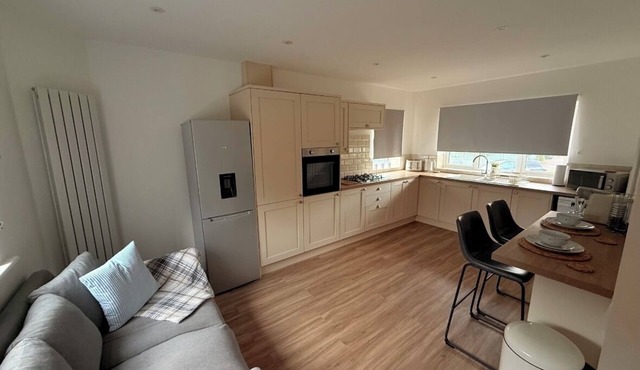 4-bed home family friendly and perfect for professionals. Heart of Bham/Solihull