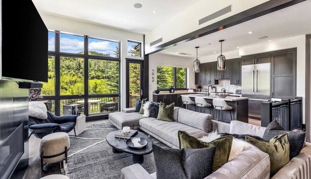 4 Bed Home in Heart of Avon - Westin Amenities Access!