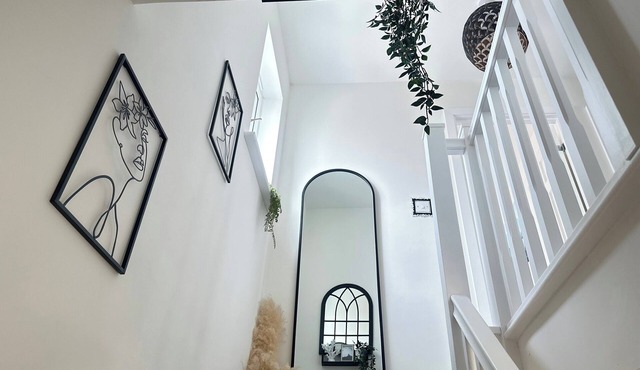 4 Bed House - Sleeps 7 - Pets - Parking - Wifi