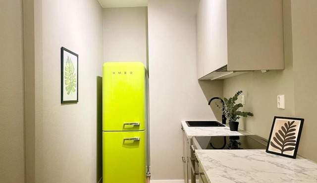 4 bed riverside apt