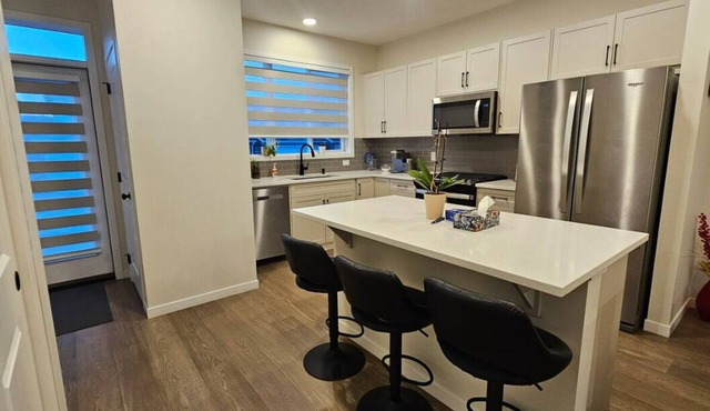 4 Bed room 3 Bathrooms home to stay in Chestermere, Alberta, Canada
