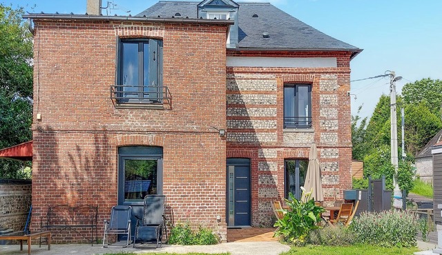 4 bedroom gorgeous home in Saint-Vaast-d'Equiquev