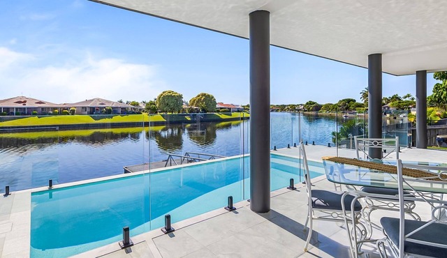 4 bedroom 3 bathroom house on canal, sleeps 12, pool