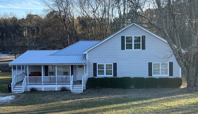 4 Bedroom , 3 Baths - Sleeps 8+