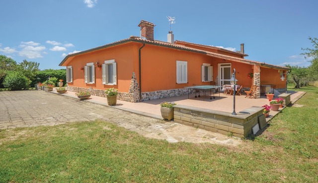 4 bedroom accommodation in Canale Monterano -RM-