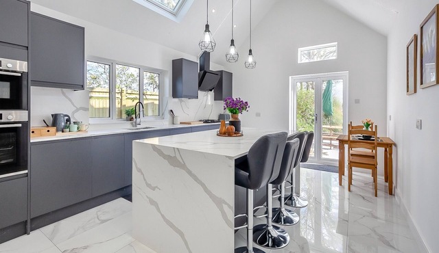 4 bedroom accommodation in East Grinstead