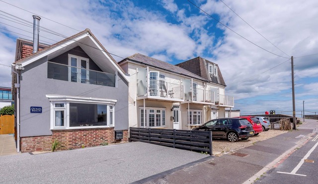 4 bedroom accommodation in Felpham, near Bognor Regis