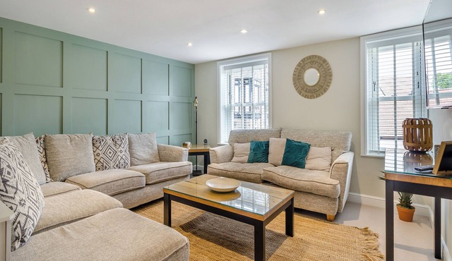 4 bedroom accommodation in Chesterfield