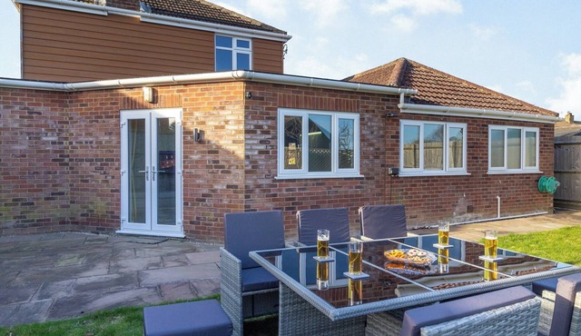 4 bedroom accommodation in Clenchwarton