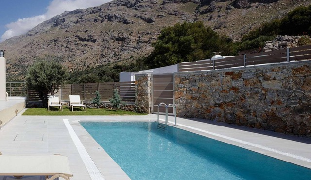 4 bedroom accommodation in Aghia Galini