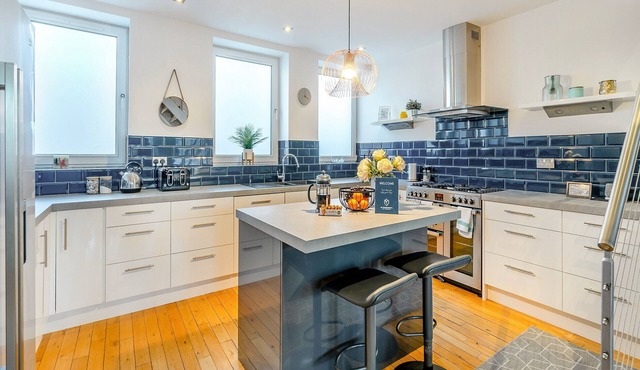 4 bedroom accommodation in Dunfermline