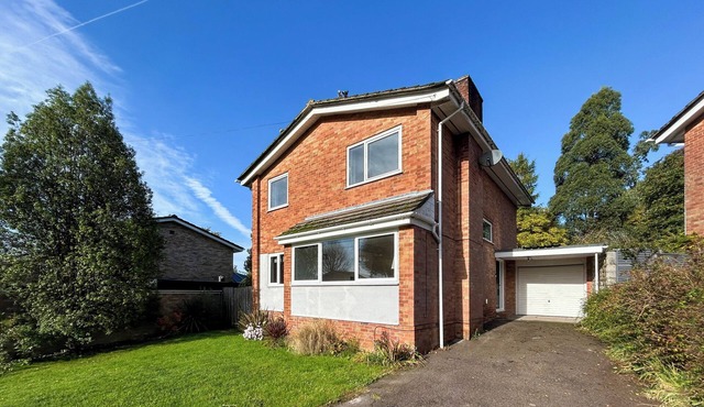 4 bedroom accommodation in Sarisbury Green, Southampton