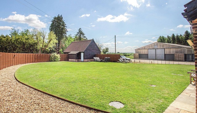 4 bedroom accommodation in Tacolneston