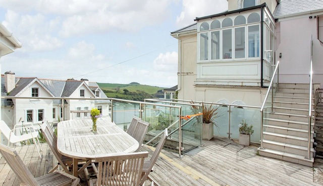 4 bedroom accommodation in Devon Road