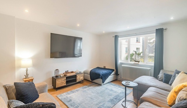 4 bedroom accommodation in Teignmouth