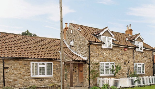 4 bedroom accommodation in Thornton-Le-Dale, near Pickering