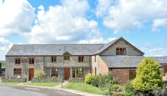 4 bedroom accommodation in Leigh, near Sherborne
