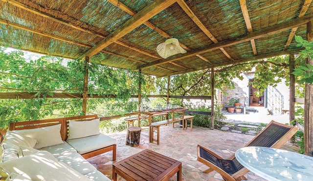 4 bedroom accommodation in Pescia PT