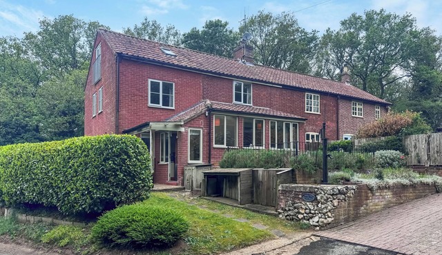 4 bedroom accommodation in Elsing, near Dereham